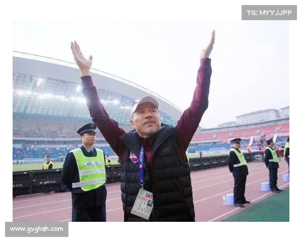 重庆铜梁龙完成帅位更替西班牙教头离任张外龙正式接手球队